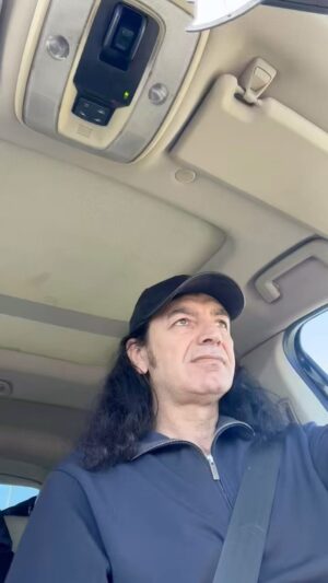 Murat Kekilli Instagram - Arkadaşlar malzeme var ama “Tır” yok! Tır kullanan arkadaşlarımız, Allah için bu numaraya ulaşır mısınız? +90 (532) 272 50 48