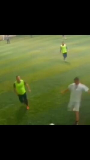 Murat Kekilli Instagram - Gol nedir,nasıl atlamaz? Eşek Gözlüm eşliğinde hobaaa.😊