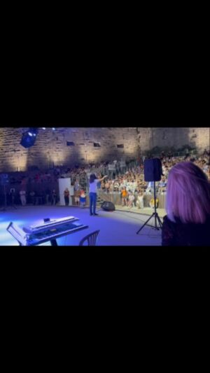 Murat Kekilli Instagram - Depremzedeler yararına düzenlenen ve Bodrum Kalesinde gerçekleşen konserde bizi yalnız bırakmadığınız için teşekkürler. Çok teşekkürler Bodrum. 🤘❤️🎸🙏 @boragencerofficial @tayfunofficial_ @fatiherkocofficial @aselcukilkan @recaicak @ukopuz