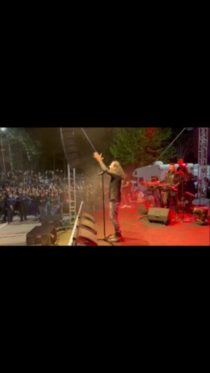 Murat Kekilli Instagram - Teşekkürler Esenler,cansınız. ❤️🎸🤘 @esenlerbelediye @ebgenclikspor @tevfikgoksu