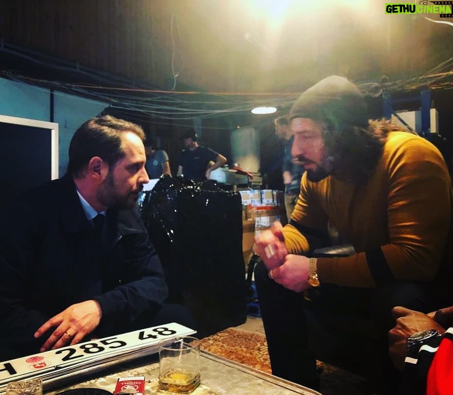 Murathan Muslu Instagram - Cortex - Set Work mit dem Meister höchstpersönlich - Moritz Bleibtreu - Produzent, Regie, Drehbuch und Hauptrolle. All in One. Freue mich sehr dabei zu sein. Foto by Jörn Anderson - thx #cortex @moritzbleibtreu #moritzbleibtreu #jörnanderson #cinema #newmovie #mindfuck #hamburg #2019 Hamburg, Germany