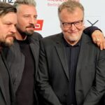 Murathan Muslu Instagram - Schauspielgigant Sascha Alexander Geršak, Meisterregisseur Stefan Ruzowitzky und the One and Only King Kida Khodr Ramadan beim Medienboard 2020 /Berlin @drykorn_forbeautifulpeople #drykorn #medienboard @medienboard #saschaalexandergersak @struzow @khodrkida #stefanruzowitzky #kida @vcom.thepeopleagency Brandenburg, Germany
