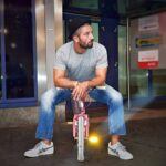 Murathan Muslu Instagram - Saturday Night Fever on the John-Street Foto by Klimt - thx #johnstraße #snf #saturdaynightfever #blockfever #bycicles #gohome #2018 #vienna #snapseed #uni #asics #6 #sixdaysbackinvienna Johnstraße 1150 Wien