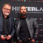Murathan Muslu Instagram - H I N T E R L A N D Gestern Premiere in der City - Cinemaxx Wien Mitte. Mit Meisterregisseur und Oscar-Preisträger Stefan Ruzowitzky. Danke Stefan und natürlich auch ein riesen großes Danke an unser ganzes Team. Wien 2021 @struzow @freibeuterfilm @amourfoufilm @constantinfilm_oesterreich @agenturkelterborn @insta.vienna / Foto by Andreas Tischler #andreastischlerfotograf 🙏