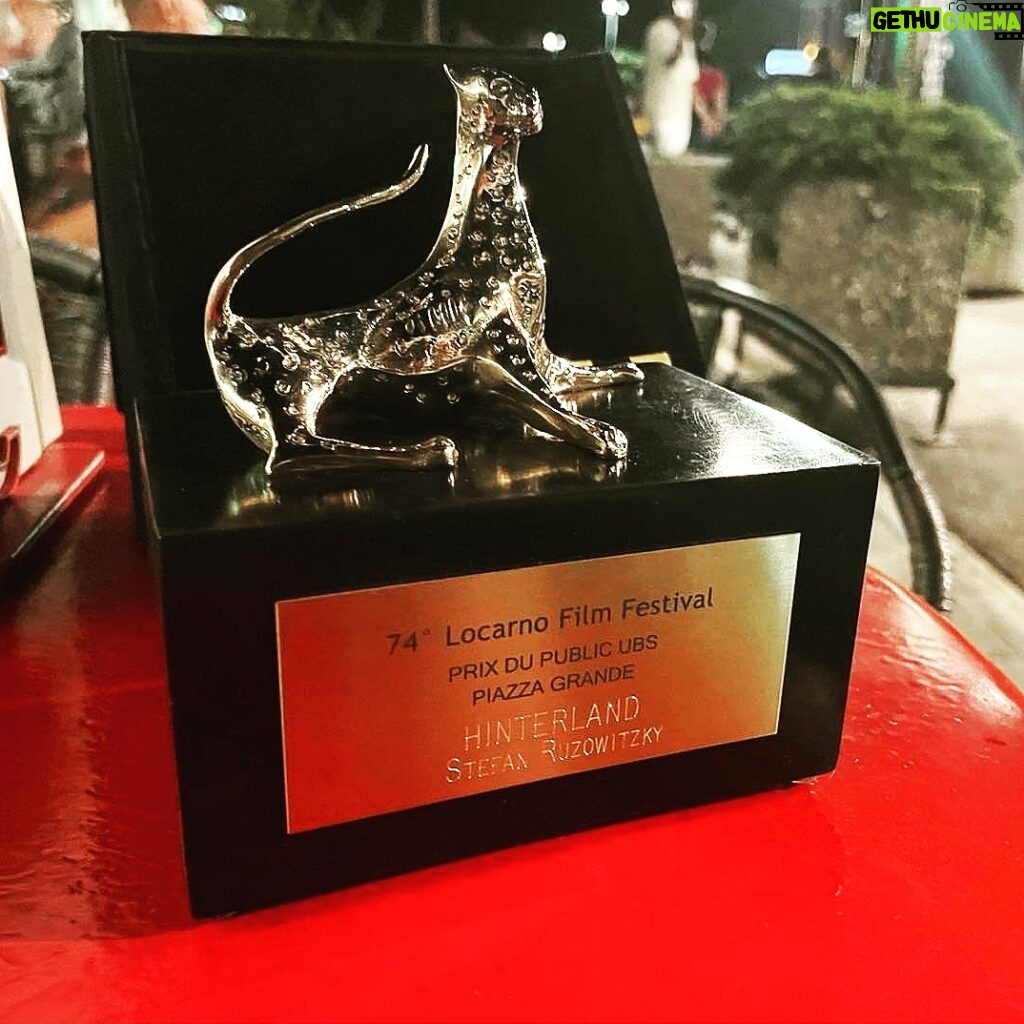 Murathan Muslu Instagram - H I N T E R L A N D kann den goldenen Leoparden als Publikumspreis bei den Filmfestspielen in Locarno 2021 für sich Gewinnen - Freue mich für das gesamte Team. THX @struzow @livlisa.fries @maxvdg @marclimpach1 @matthiasschweighoefer @pissecker @filmfestlocarno @betacinemaofficial @freibeuterfilm @amourfoufilm @constantinfilm_oesterreich #locarnofilmfestival #award #2021