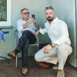 Murathan Muslu Instagram - Mit dem großartigen Bernhard Schir am Set für die VSW #bernhardschir #vsw #vorstadtweiber #stcorona #austria