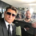Murathan Muslu Instagram - Fifi the King - Gemeinsam im Dienst für unser Vorstadtweiber Team @pissecker @vorstadtweiberoffiziell #wolfgangpissecker #wienflughafen #austria