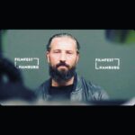Murathan Muslu Instagram - Hamburger Filmfest 2021 Deutschland Premiere für Stefan Ruzowitzky's @struzow Criminal-Thriller - HINTERLAND kinomagazin by Tim Fischer ( @kinomgazin) Ein Kriegsheimkehrer will 1920 in Wien einen Serienmörder fassen: Stefan Ruzowitzkys fast ausschließlich vor Bluescreen gedrehter Thriller "Hinterland" mit Murathan Muslu und Max von der Groeben hat am Samstag auf dem Filmfest Hamburg seine Deutschlandpremiere gefeiert. Ab 7. Oktober läuft der Film regulär im Kino. Unsere Interviews gibt's demnächst auf YouTube: youtube.com/spaetvorstellung (Link in Bio) @murathanmuslu @maxvdg @struzow @squareone_entertainment @schmidt_schumacher_pr @filmfesthamburg @freibeuterfilm @amourfoufilm @klauskelterborn #Hinterland #Thriller #Bluescreen #MurathanMuslu #MaxvonderGroeben #StefanRuzowitzky #Interview #Videointerview #Press Junket #Premiere #Filmpremiere #Roter Teppich #Red Carpet #Filmfest Hamburg #FFHH #FFHH2021 #FFHH21 #Kino #Film #Movie #Cinema #Video #YouTube #Spätvorstellung #Kinomagazin PS: Danke an das Team vom Hamburger Filmfest - Murathan Muslu 🙏