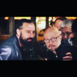 Murathan Muslu Instagram - Hamburger Filmfest 2021 Deutschland Premiere für Stefan Ruzowitzky's @struzow Criminal-Thriller - HINTERLAND kinomagazin by Tim Fischer ( @kinomgazin) Ein Kriegsheimkehrer will 1920 in Wien einen Serienmörder fassen: Stefan Ruzowitzkys fast ausschließlich vor Bluescreen gedrehter Thriller "Hinterland" mit Murathan Muslu und Max von der Groeben hat am Samstag auf dem Filmfest Hamburg seine Deutschlandpremiere gefeiert. Ab 7. Oktober läuft der Film regulär im Kino. Unsere Interviews gibt's demnächst auf YouTube: youtube.com/spaetvorstellung (Link in Bio) @murathanmuslu @maxvdg @struzow @squareone_entertainment @schmidt_schumacher_pr @filmfesthamburg @freibeuterfilm @amourfoufilm @klauskelterborn #Hinterland #Thriller #Bluescreen #MurathanMuslu #MaxvonderGroeben #StefanRuzowitzky #Interview #Videointerview #Press Junket #Premiere #Filmpremiere #Roter Teppich #Red Carpet #Filmfest Hamburg #FFHH #FFHH2021 #FFHH21 #Kino #Film #Movie #Cinema #Video #YouTube #Spätvorstellung #Kinomagazin PS: Danke an das Team vom Hamburger Filmfest - Murathan Muslu 🙏