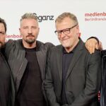 Murathan Muslu Instagram - Schauspielgigant Sascha Alexander Geršak, Meisterregisseur Stefan Ruzowitzky und the One and Only King Kida Khodr Ramadan beim Medienboard 2020 /Berlin @drykorn_forbeautifulpeople #drykorn #medienboard @medienboard #saschaalexandergersak @struzow @khodrkida #stefanruzowitzky #kida @vcom.thepeopleagency Brandenburg, Germany