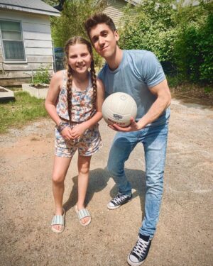 Myles Erlick Instagram - My lunchtime volleyball sidekick!! Thanks for giving me some tips and tricks Karrah!! Just to give some context, Karrah here is one hell of a volleyball player, she can and would beat any grown man’s ass in the game! Haha @robynkcampbell you’ve taught her well🔥🤘🏼 
@campbellsouperstar12 your sis here taught me everything I need to know to take you down in a game, so next time I’m in LA I’m coming for you!🏐😝