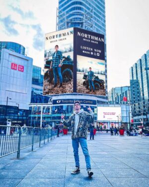 Myles Erlick Instagram - 60 seconds of glory😎⏳
#NORTHMAN #Toronto #DundasSquare #NewMusic #Country