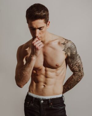 Myles Erlick Instagram - Work hard, stay disciplined and be patient👊🏼
📷: @dhyn3s 
•
•
•
•
#artist #photoshoot #explore #musician #photography #fitness #training #producer #instagram #insta #indie #lifestyle #2024