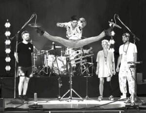 Myles Erlick Instagram - A typical weekend with @walkofftheearth 😎🤘🏼

📷: @walkerviewphoto 
•
•
•
•
•
#lifestyle #explore #insta #kick #gymnast #acro #splits #martialarts #cymbalkick #walkofftheearth