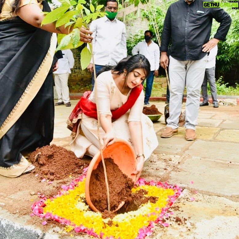 NAKSHATRA TRINAYANI Instagram - I've accepted❤️💚 #GreenindiaChallenge from @raghavtrs Planted 3 saplings Further I am challenging @rajinikanth @meramyakrishnan @deepikapadukone @hrithikroshan @dqsalmaan @karunakumar.1 to plant 3 trees & continue the chain..spl thanks to @MPsantoshtrs garu for taking this intiate. Hyderabad