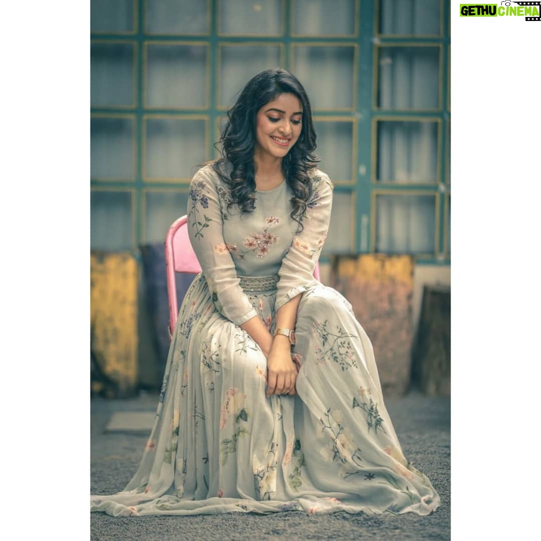 NAKSHATRA TRINAYANI Instagram - Those vibes around us while we smile 😍🥰 do you feel them too?? ❤🤩😇 . . . #HappySoul #tuesdayvibes #smileforyou #smilemore #selflove #innerpeace #innerbeauty #ThursdayVibes #WorkLove #SelfLove #HappySoul #divinitywithin #smileforyourself #happiness #loveyourself #photoshoot #diva #favoriteperson