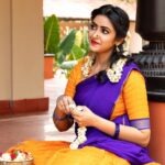 NAKSHATRA TRINAYANI Instagram - I’m gonna sell some flowers 💐 if u what some msg me…#😁 #😂😂😂 #nakshatra . . . #me #teluguammai #guntur #papa #halfsaree #love #traditional #dress