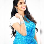 NAKSHATRA TRINAYANI Instagram - Actually!! datzzz true... My smile elevates my elegance❤️ PC @media9manoj . . . . . #smile😊 #smile #smilemore #smilealways #smilesmilesmile #smileeveryday #lookoftheday #bluenwhite #fashion #love #halfsaree #tollywood #tollywoodactress #nakshatra #instamood😍 #photography #lovers #👸🏻👑 Hyderabad