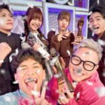 NaNa Master Instagram - #最後一頁 才是重點（笑 拿到2023年度猜歌王總冠軍🏆感謝神隊友阿拉斯，認識好多戰友好開心，能唱到《仨人》更開心？ 而且派派本人帥慘，愛💖 #那那大師 #阿拉斯 #曾靜玟 #呂衣喬 #艾融 #鹿希派 #大根 #LuLu #曾瑋中 #許清彬 #綜藝大熱門 #吳宗憲 #陳漢典