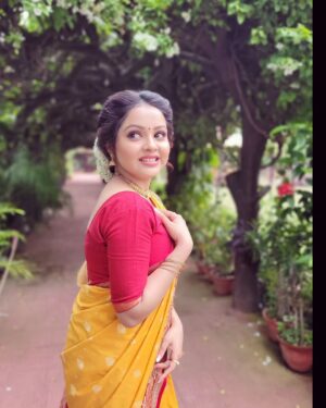 Nabanita Das Instagram - আজ থেকে দেখুন 'বিয়ের ফুল' শুধুমাত্র sun bangla র পর্দায়..ঠিক রাত ৮ টায়..