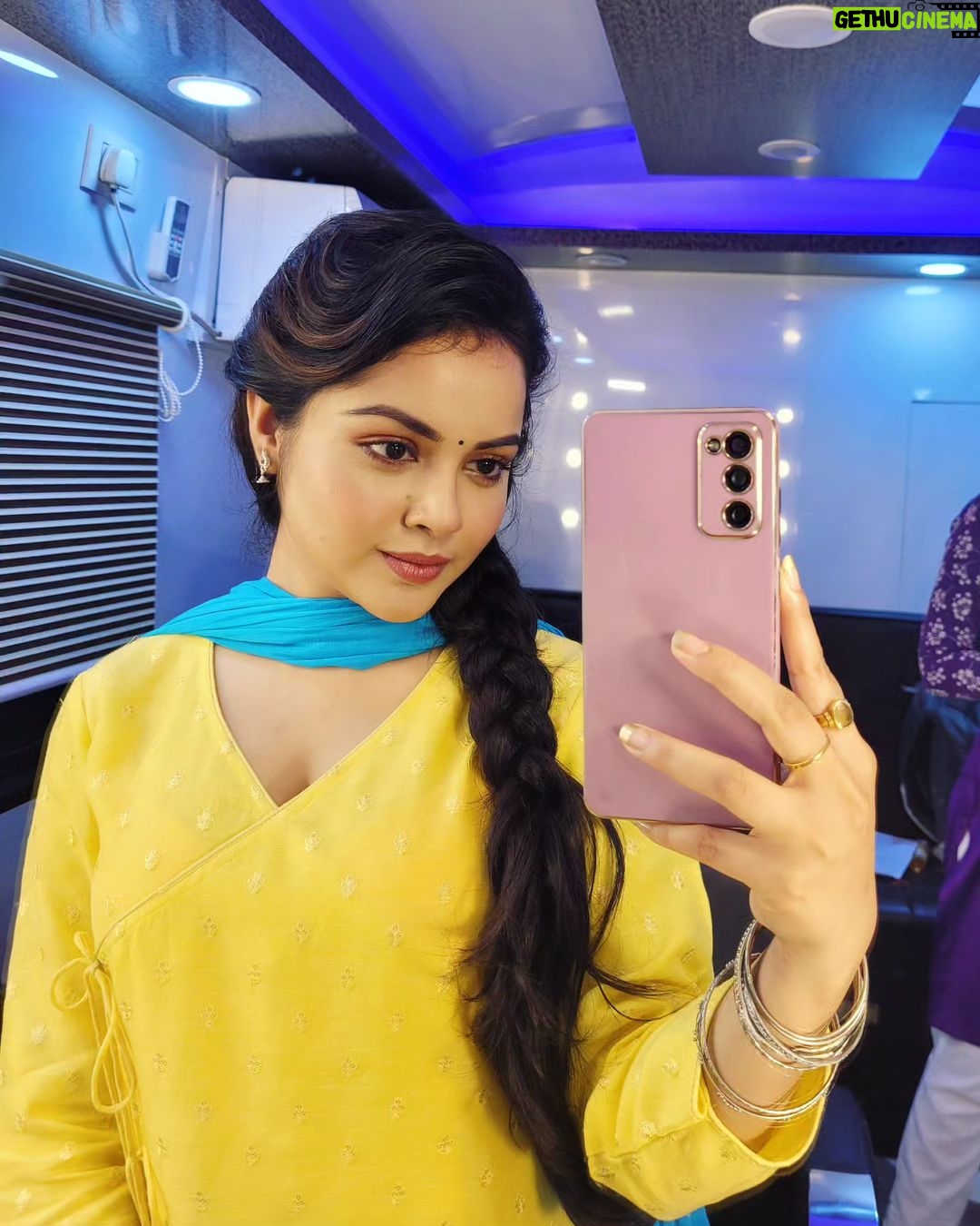 Nabanita Das Instagram - Koli..... My next.... Biyer fool..... @sunbanglaofficial