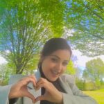 Nabanita Das Instagram - 😆😆 #trendingreels #nature Manor Park, Rushmoor