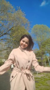Nabanita Das Instagram - Bcz it's trending.. #reelkarofeelkaro #reelitfeelit #tredingreels Aldershot England UK