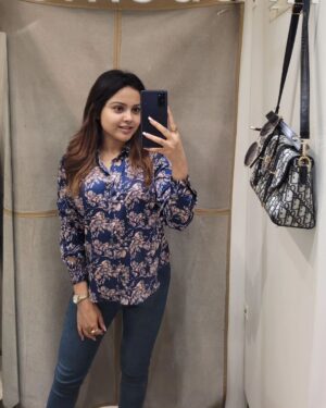 Nabanita Das Instagram - shopping is cheaper than a psychiatrist....🤪🤪
