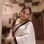 Nabanita Das Instagram - শাড়ি পড়লেই কেমন যেন পুজো আসছে মনে হয়.....
