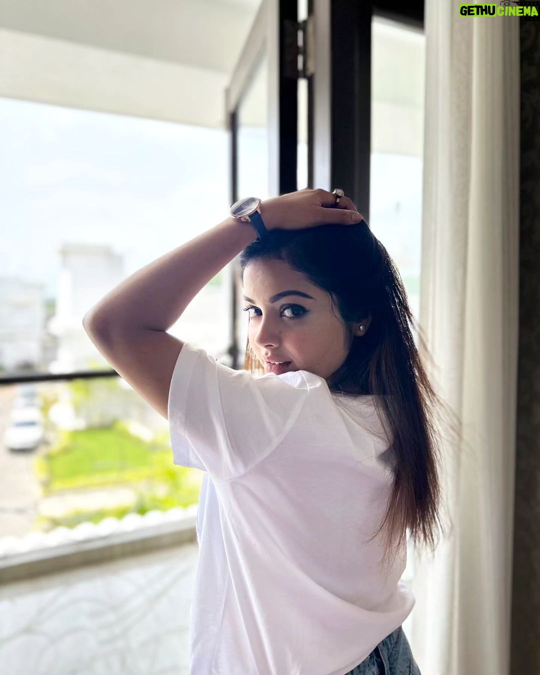 Nabanita Das Instagram - Your vibe attracts your tribe..😉