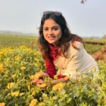 Nabanita Das Instagram - মামা বাড়ি ভারী মজা…..ফুল তুললেও নাইকো সাজা…🤪🤪