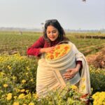 Nabanita Das Instagram - মামা বাড়ি ভারী মজা…..ফুল তুললেও নাইকো সাজা…🤪🤪