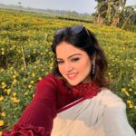 Nabanita Das Instagram - মামা বাড়ি ভারী মজা…..ফুল তুললেও নাইকো সাজা…🤪🤪