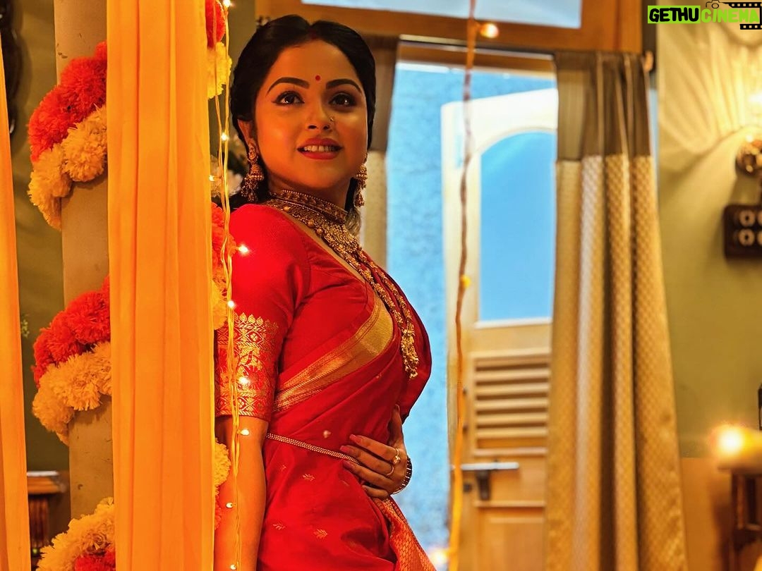 Nabanita Das Instagram - শেষ হোলো আরও একটি অধ্যায়…. শুধু পরে রইলো অনেক… অনেক স্মৃতি…❤️❤️ @eko_taa @myselfsubhro @sunbanglaofficial @raja.goswami007 #biyerfool