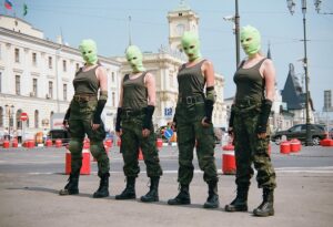 Nadezhda Tolokonnikova Instagram - Pussy Riot - ПОЛЗАНИЕ (акция). В ходе акции участницы Pussy Riot в военной форме ползали по ключевым локациям Москвы, напоминая гражданам о том, что никому во время войны отсидеться или отмолчаться не удастся. Война, начатая Путиным, должна быть закончена вместе с его режимом. 

Искусство имитирует жизнь или наоборот?

Pussy Riot - CRAWLING (action). During the action, Pussy Riot members in military uniforms crawled around the key locations of Moscow, reminding citizens that no one will be able to sit out or remain silent during the war.  The war started by Putin must be ended - with his regime.

Life imitates art or the other way around? 

Photos by @evgenyfeldman @ifeelpresent