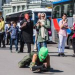 Nadezhda Tolokonnikova Instagram - Pussy Riot - ПОЛЗАНИЕ (акция). В ходе акции участницы Pussy Riot в военной форме ползали по ключевым локациям Москвы, напоминая гражданам о том, что никому во время войны отсидеться или отмолчаться не удастся. Война, начатая Путиным, должна быть закончена вместе с его режимом. Искусство имитирует жизнь или наоборот? Pussy Riot - CRAWLING (action). During the action, Pussy Riot members in military uniforms crawled around the key locations of Moscow, reminding citizens that no one will be able to sit out or remain silent during the war. The war started by Putin must be ended - with his regime. Life imitates art or the other way around? Photos by @evgenyfeldman @ifeelpresent