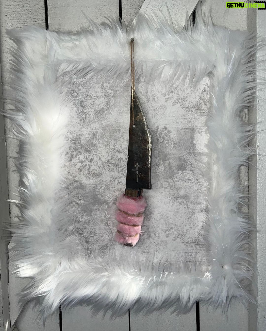 Nadezhda Tolokonnikova Instagram - "This Knife K•lls The Patriarchy" at @christiesinc 💒🥷 100% go to @unicef 🖤 Current bid: $3200 Bidding is live for the next 4 days. Curator: @arushikapoor1 16 x 20 inches canvas, faux fur, steel, wood "This Knife K•lls The Patriarchy" is a genesis piece of "De•th by 1000 Cuts" project. The artist uses repurposed metal foraged from an abandoned prison. In the production of these works, the artist uses her skills that she learned while being subjected to forced labor during the 2 years she served as a political prisoner in Russian labor camps. De•th by 1000 cuts refers to an ancient method of tort•re in which numerous small cuts were made on a victim's body. None of the cuts were deadly by themselves, but the combination of them would cause them to die a slow, painful de•th. Similarly, every activist who raise a voice against an oppressive authoritarian system, causes it to ble•d and to, eventually, 🪦. The artist who was thrown in prison for her art and has to bear her criminal record for the rest of her life, is reclaiming the identity of a criminal, wears it as a badge of honor, grabs back her agency and stands up against oppressors. Lucky to be working with @properreplica on this project. Link to the auction in bio 🔪🪦