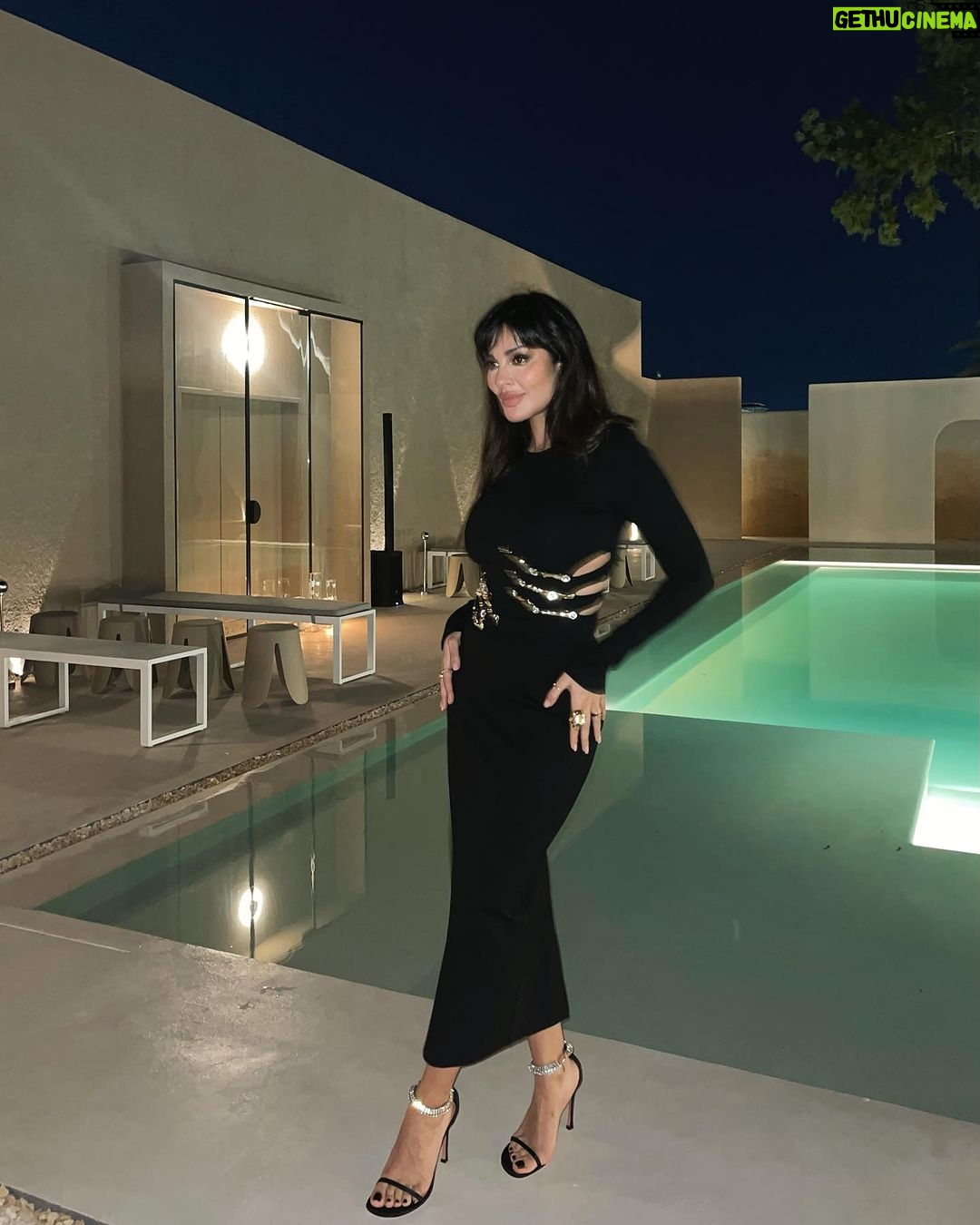 Nadine Njeim Instagram - A minute in Dubai for @aminamuaddiofficial private dinner with @ounass celebrating her first pop up 🥳 styled by @cedrichaddad Make up by NADINE Hair by @victorkeyrouz Wearing Amina Muaddi heels 👠#nadinenassibnjeim
