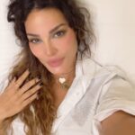 Nadine Njeim Instagram - I love oldies … and this song took my breath away 💕💕💕 #nadinenassibnjeim MAKEUP 💄 NADINE