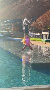 Nadine Njeim Instagram - الله يحميكي يا حياتي وفرحتي بتحبي الحياة و بتحبي الفرح روحك نقية و برائتك تاجك و جمالك ❤️ بس تكوني معي فرحتك ضحكتك وجهك كلك بتكوني عم تشعّي فرح وكرمالك وكرمال جوڤاني مستعدة اعمل كل شي حتى احميكم
