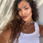 Nadine Njeim Instagram - This time , I chose @domesNoruz hotel in Mykonos and I highly recommend it 😍 it’s a new boutique hotel with spacious rooms and suites , looking over the beautiful sea , breakfast is delicious 😋 they also have a very good greek restaurant, a nice spa 🧖‍♀️ and a pool where you can relax chill and enjoy fresh juices , I fell in love with the interior design of the hotel so simple yet elegant , staff were very kind , friendly and generous 😇 I will definitely come back 🙌🏼 check my stories for more pictures of the hotel 😃 #nadinenassibnjeim #mykonos #mykonosgreece #domesnoruzmykonos #نادين_نسيب_نجيم هل مرة اخترت اوتيل دوم نوروز بميكونوس ، اوتيل جديد بس صراحة كتير حلو حبيت كتير الغرف الواسعة و الديكور الوان ترابية مريحة و المنظر على البحر خيالي ، العاملين كانوا كتير مهضومين و مستعدين يلبوا ايا خدمة ، الاكل بالمطعم روعة اكتر شي حبيت الباستا 😃 المسبح كبير ورواق والسبا مرتب وحلو ، موقع الاوتيل قريب من المدينة بصراحة بنصحكم فيه واكيد رح ارجع اختاره مرة تانية 🥳 Domes Noruz Mykonos
