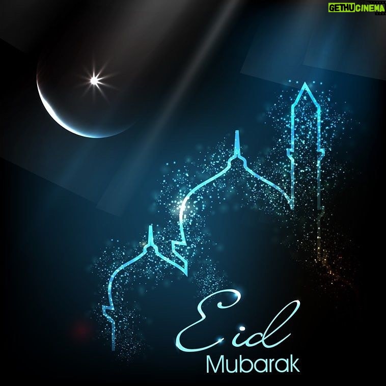 Nadine Njeim Instagram - كتير حبيت هل الصورة فيها نور حلو كتير … عيد اضحى مبارك للجميع كل سنة وأنتم بخير، ينعاد عليكم بالصحة والسعادة🙏🏻💙 #أضحى_مبارك #نادين_نسيب_نجيم