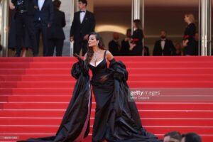 Nadine Nassib Njeim Instagram - I have always been fascinated by the glamour of the 50s era. The era of Brigitte Bardot and Sofia Loren.…
You know, I love how back then, women embraced their curves, fashion was bold, yet feminine… 

And here we are today… Zuhair and I decided to create a custom made dress inspired by this golden Era and this magical city… Cannes…
Thank you for every person who made this vision come to life…

Thank you @chopard for hosting me 🤍🖤