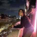 Nadine Njeim Instagram - بعتذر عم حط هيدا البوست يلي كان لازم ينزل من ١٠ ايام بس بسبب الظروف طبعاً ما كان اله مطرح ابداً . بعيداً عن القضية يلي كلنا مؤمنين ومتعاطفين و متمسكين فيها و عم نعمل جهدنا حتى ندعم الابرياء المدنيين بفلسطين من خلال صفحاتنا بس مجبورة نزل هيك لسببين لانه عم يعملوا عليي حمالات فولو و انفولو حسابات وهمية و ريبورت كتير 😕… وطبعاً نحنا ملزمين نكفي شغلنا و التزاماتنا و لكن ما رح نوقف دعمنا من خلال صفحاتنا ونستمر بالدعم و بالمقابل شغلنا مسؤولية علينا و الشركات الملتزمين معن. بحبكن من كل قلبي و الله ينصركم و يقويكم يا رب 🤲🏼 🇵🇸🇵🇸🇵🇸 ويرحم كل الشهداء. #نادين_نسيب_نجيم @thepeninsulaparis il me paraissait essentiel de prendre le temps de vous remercier une dernière fois pour votre accueil et votre hospitalité . Grâce à vous, j'ai passé un superbe séjour.