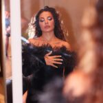 Nadine Njeim Instagram - Look in the mirror 🪞 that’s your competition 😎 #nadinenassibnjeim #نادين_نسيب_نجيم #السعودية #العراق #الاردن #مصر #الامارات #الكويت #تونس #المغرب #الجزائر #ليبيا #سوريا