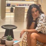 Nadine Njeim Instagram - This time , I chose @domesNoruz hotel in Mykonos and I highly recommend it 😍 it’s a new boutique hotel with spacious rooms and suites , looking over the beautiful sea , breakfast is delicious 😋 they also have a very good greek restaurant, a nice spa 🧖‍♀️ and a pool where you can relax chill and enjoy fresh juices , I fell in love with the interior design of the hotel so simple yet elegant , staff were very kind , friendly and generous 😇 I will definitely come back 🙌🏼 check my stories for more pictures of the hotel 😃 #nadinenassibnjeim #mykonos #mykonosgreece #domesnoruzmykonos #نادين_نسيب_نجيم هل مرة اخترت اوتيل دوم نوروز بميكونوس ، اوتيل جديد بس صراحة كتير حلو حبيت كتير الغرف الواسعة و الديكور الوان ترابية مريحة و المنظر على البحر خيالي ، العاملين كانوا كتير مهضومين و مستعدين يلبوا ايا خدمة ، الاكل بالمطعم روعة اكتر شي حبيت الباستا 😃 المسبح كبير ورواق والسبا مرتب وحلو ، موقع الاوتيل قريب من المدينة بصراحة بنصحكم فيه واكيد رح ارجع اختاره مرة تانية 🥳 Domes Noruz Mykonos