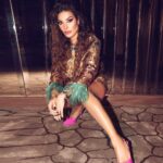 Nadine Njeim Instagram - الحلقة الأخيرة من كلام نواعم الآن على ام بي سي ١ Total look @maisonvalentino via @ounass Jewelry @chopard Make up by NADINE 💄 Hair @steve_wahab Photo @mseifphotography #نادين_نسيب_نجيم هلىء انتبهت انه اول صورة بالغلط مقطوشة من فوق 🫣🥲