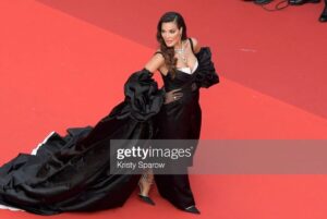 Nadine Nassib Njeim Instagram - I have always been fascinated by the glamour of the 50s era. The era of Brigitte Bardot and Sofia Loren.…
You know, I love how back then, women embraced their curves, fashion was bold, yet feminine… 

And here we are today… Zuhair and I decided to create a custom made dress inspired by this golden Era and this magical city… Cannes…
Thank you for every person who made this vision come to life…

Thank you @chopard for hosting me 🤍🖤