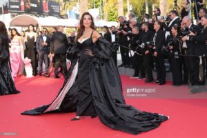 Nadine Nassib Njeim Instagram - I have always been fascinated by the glamour of the 50s era. The era of Brigitte Bardot and Sofia Loren.…
You know, I love how back then, women embraced their curves, fashion was bold, yet feminine… 

And here we are today… Zuhair and I decided to create a custom made dress inspired by this golden Era and this magical city… Cannes…
Thank you for every person who made this vision come to life…

Thank you @chopard for hosting me 🤍🖤