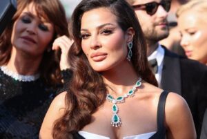 Nadine Nassib Njeim Instagram - I have always been fascinated by the glamour of the 50s era. The era of Brigitte Bardot and Sofia Loren.…
You know, I love how back then, women embraced their curves, fashion was bold, yet feminine… 

And here we are today… Zuhair and I decided to create a custom made dress inspired by this golden Era and this magical city… Cannes…
Thank you for every person who made this vision come to life…

Thank you @chopard for hosting me 🤍🖤